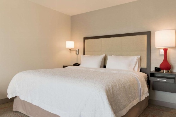 Hampton Inn By Hilton & Suites Kenosha image 24