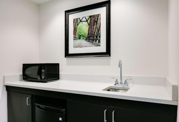 Hampton Inn By Hilton & Suites Kenosha image 26