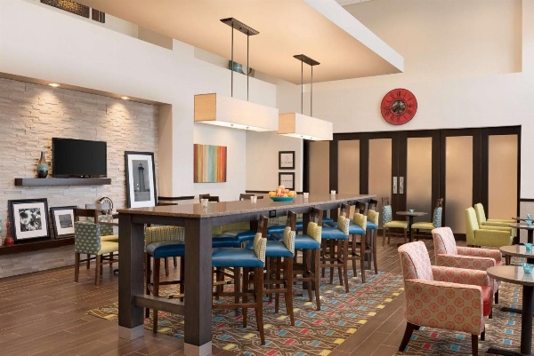 Hampton Inn By Hilton & Suites Kenosha image 4