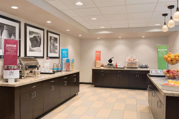 Hampton Inn By Hilton & Suites Kenosha image 7